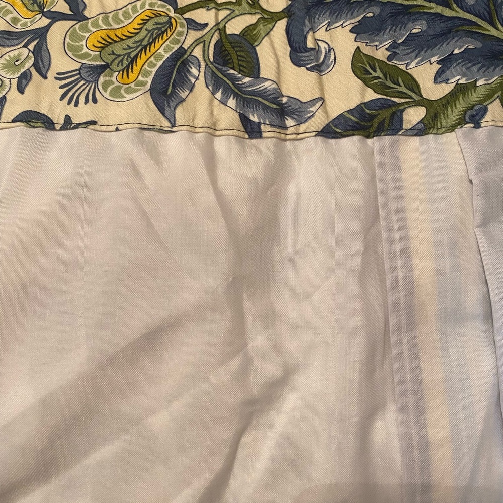 Waverly Floral Blue and Yellow Valence. 48 Length. 20 Width. Exc. Condition. - Picture 5 of 5